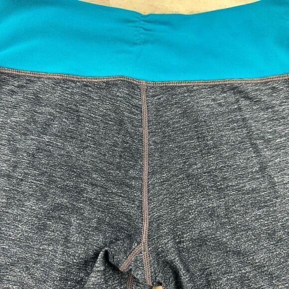 Lululemon Gather & Crow Crop - Picture 5 of 5